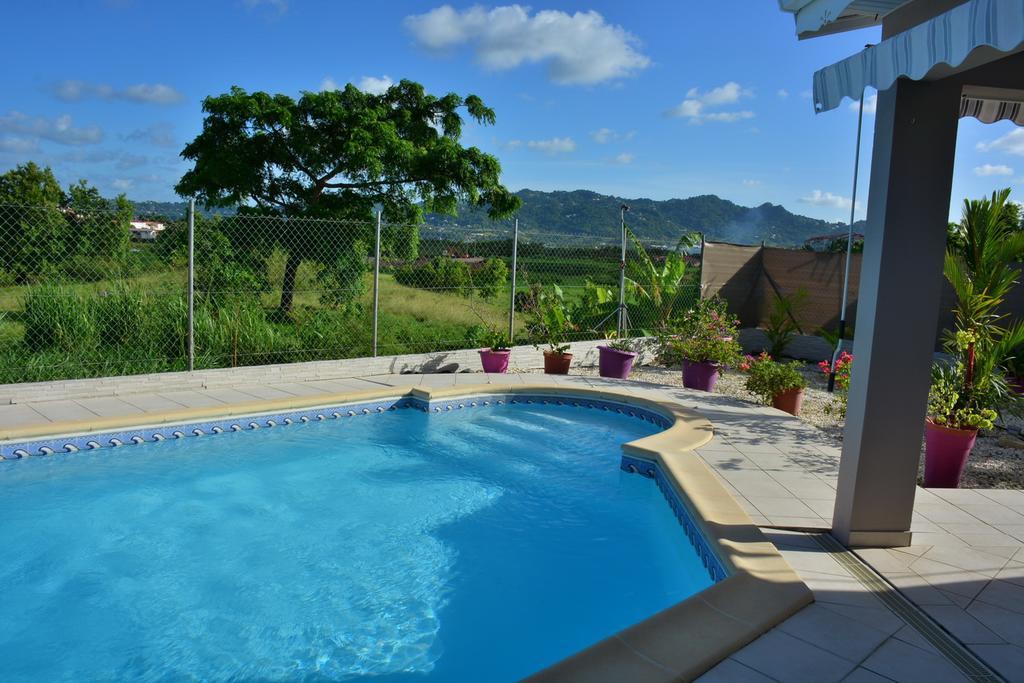 Villa Amethyste Avec Grande Piscine Privee, Jardin Clos, Parking Prive Le Robert Luaran gambar