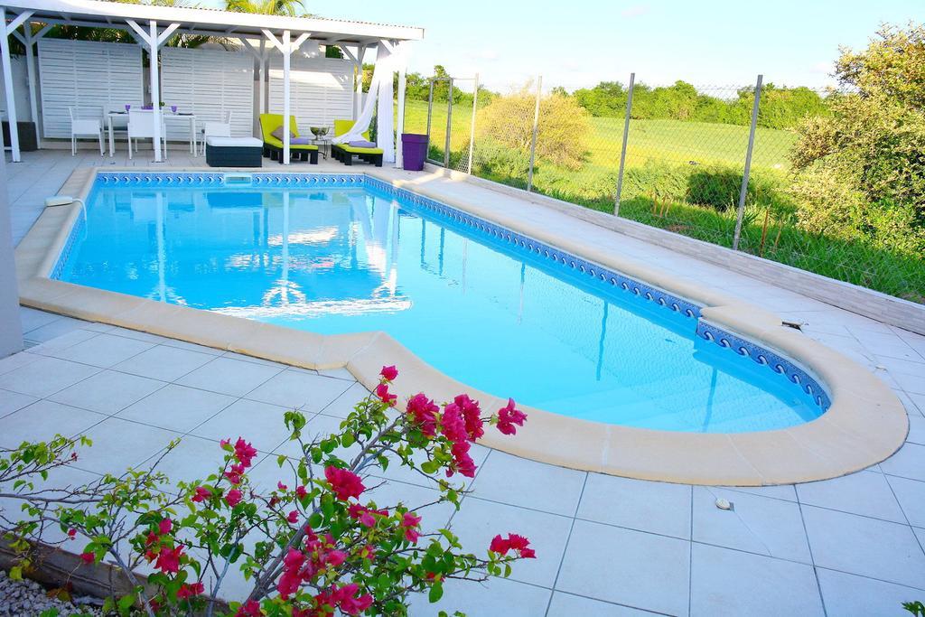 Villa Amethyste Avec Grande Piscine Privee, Jardin Clos, Parking Prive Le Robert Luaran gambar